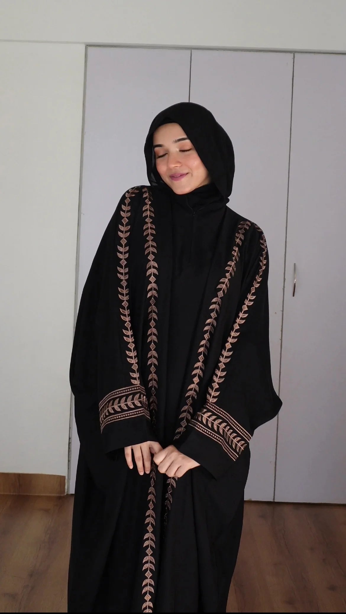 MAHNAAZ EMBROIDERED ABAYAH