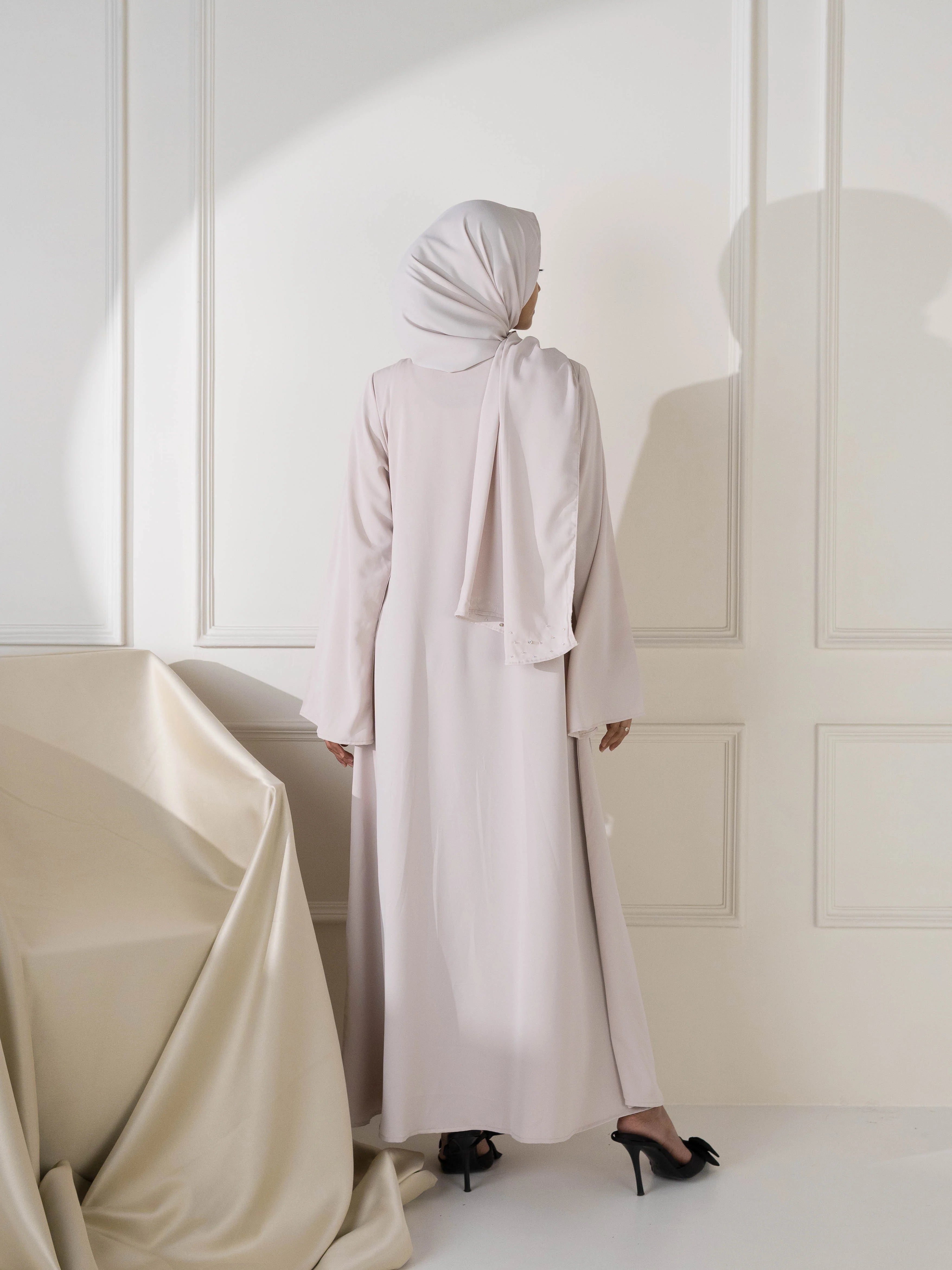 Pearl Dust Embellished Panel Abaya – Soft Blush
